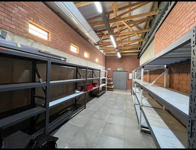 714M² WAREHOUSE TO LET IN STRIJDOMPARK